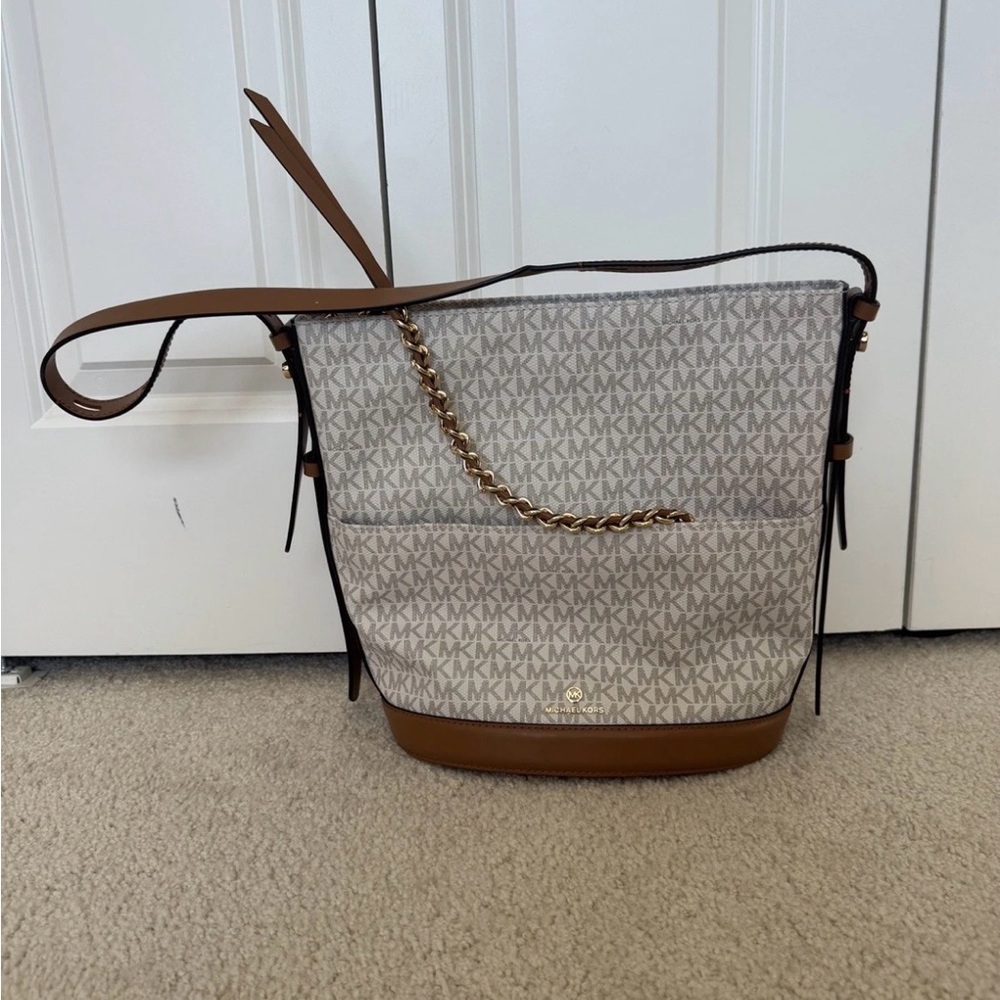 Michael Kors Reese Large Signature Shoulder Bag Vanilla/Acorn/Gold NWT